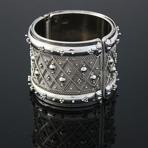 Women's handcrafted bracelet